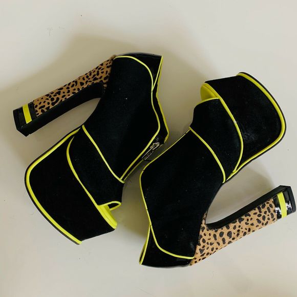 Dolce Vita Vesper Platform Peeptoe Heels - Picture 2 of 5